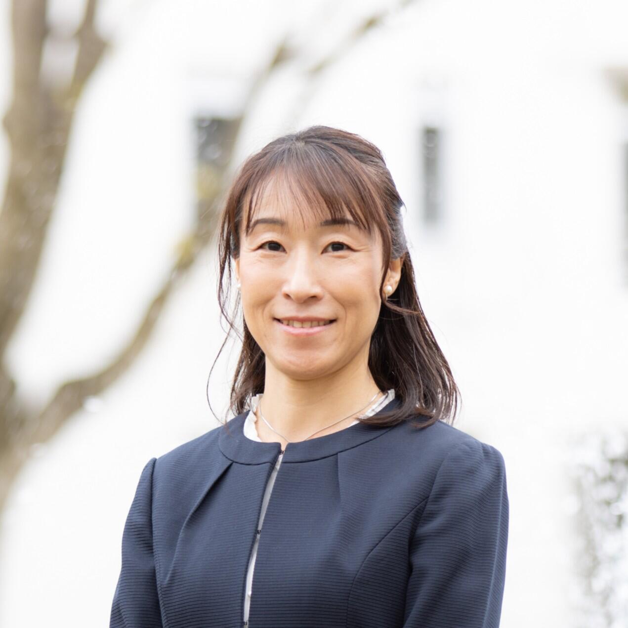 氏家　真梨