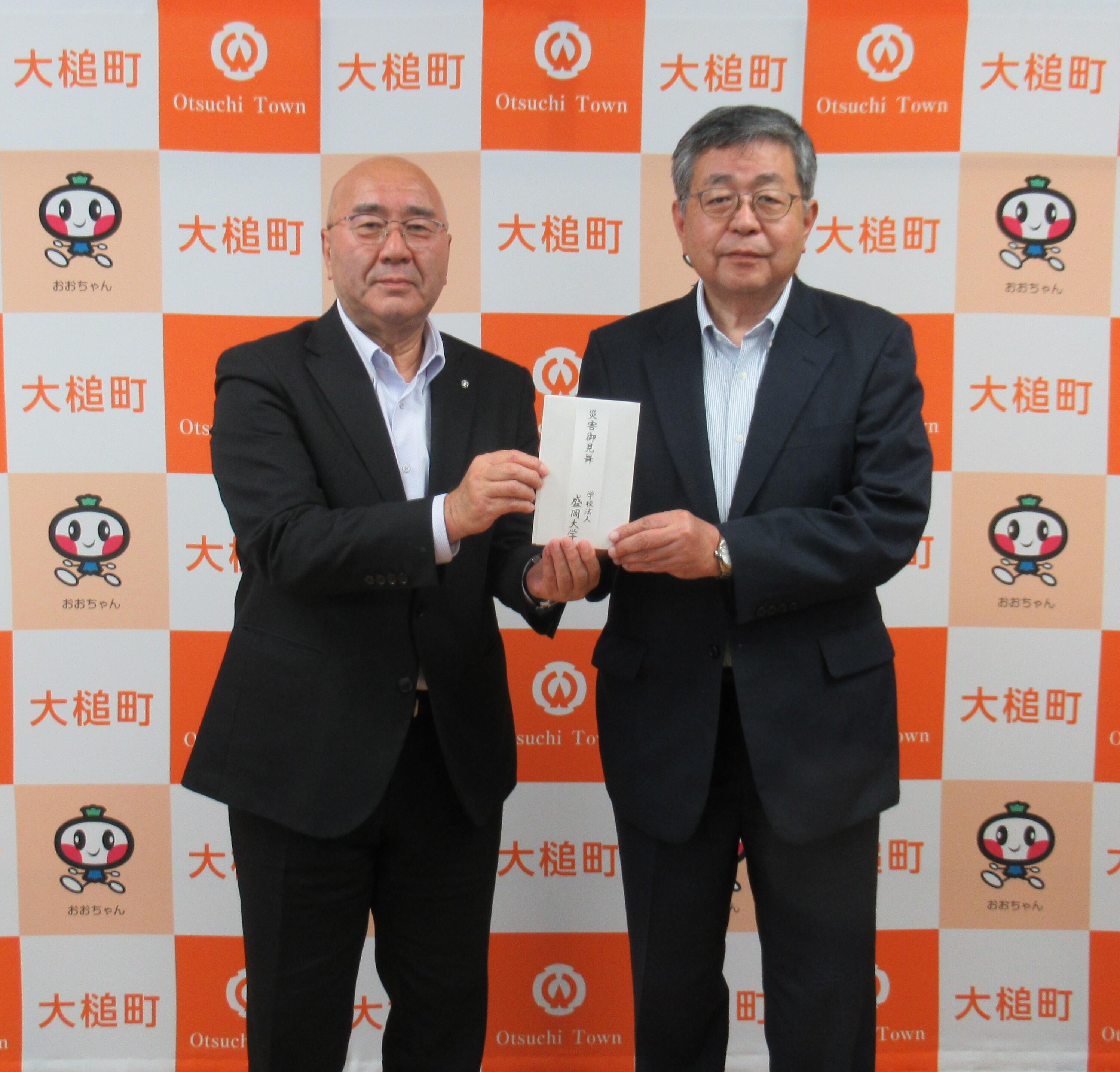 大槌町林野火災に対する災害義援金を平野大槌町長へ贈呈