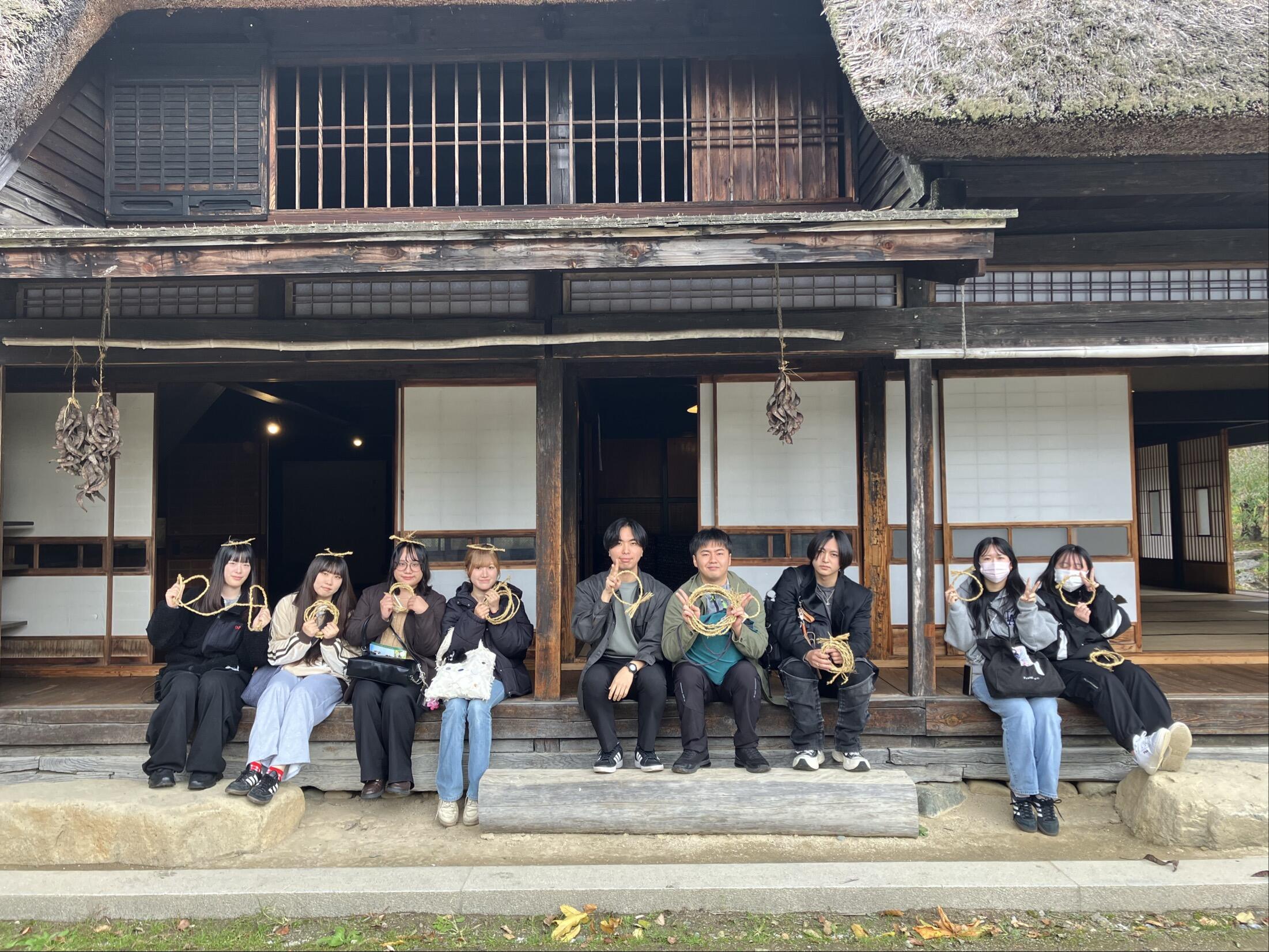 国語概論（書写を含む）学外授業（遠野ふるさと村）を行いました