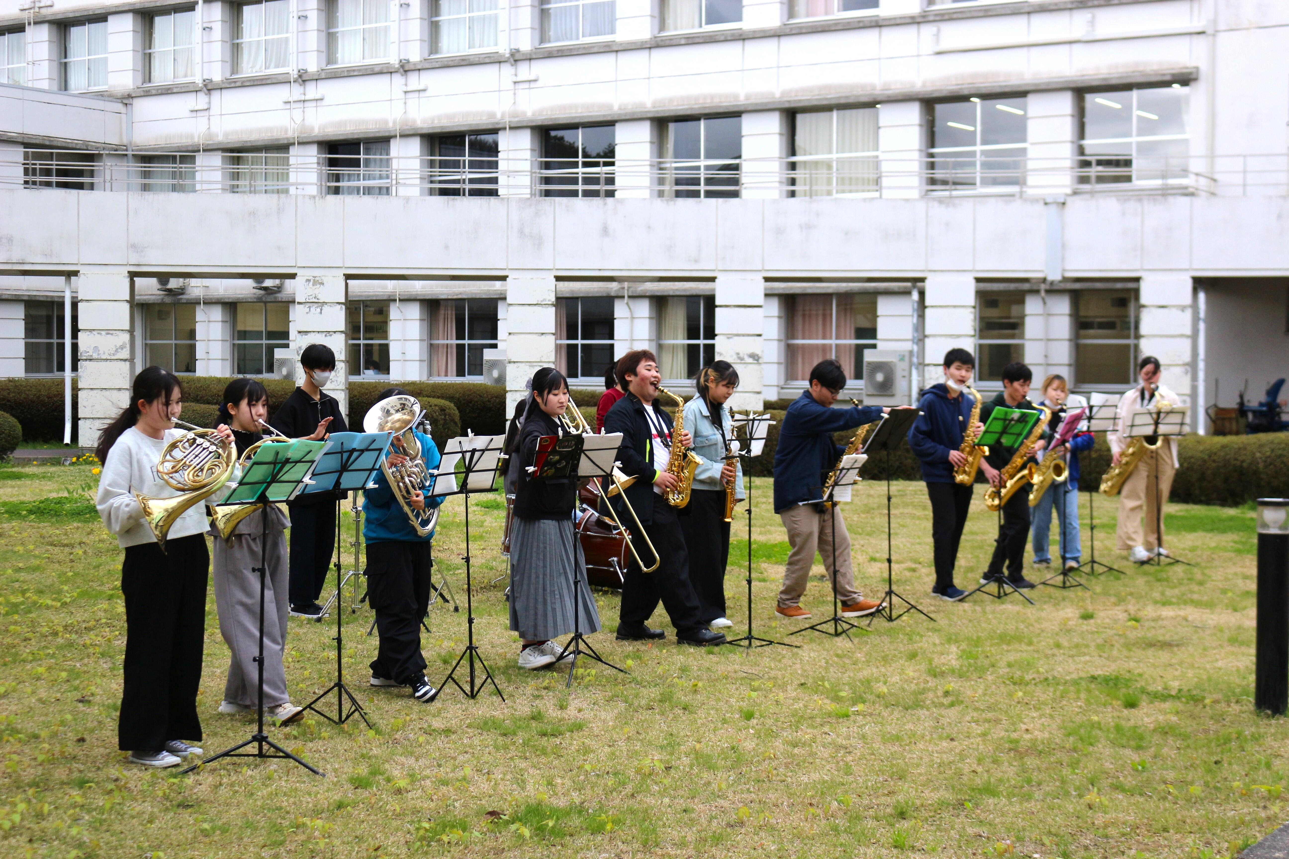 学生サークルによる多彩なパフォーマンスが行われました！